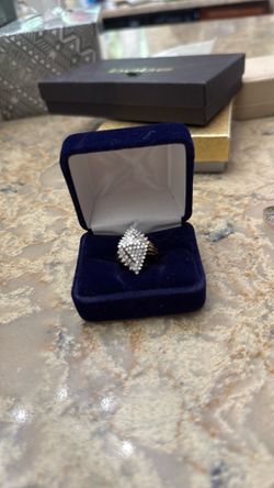 Diamond ring almost  one carat with 14 K gold size 7
