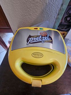 New Nostalgia Electrics Soft Pretzel Factory Maker