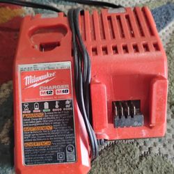 Milwaukee M12 M18 Dual Charger 