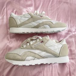 Women’s Reeboks Size 8