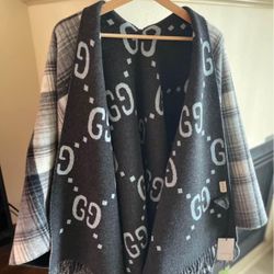 Gucci New reversible GG Oversized Logo Poncho/cape 