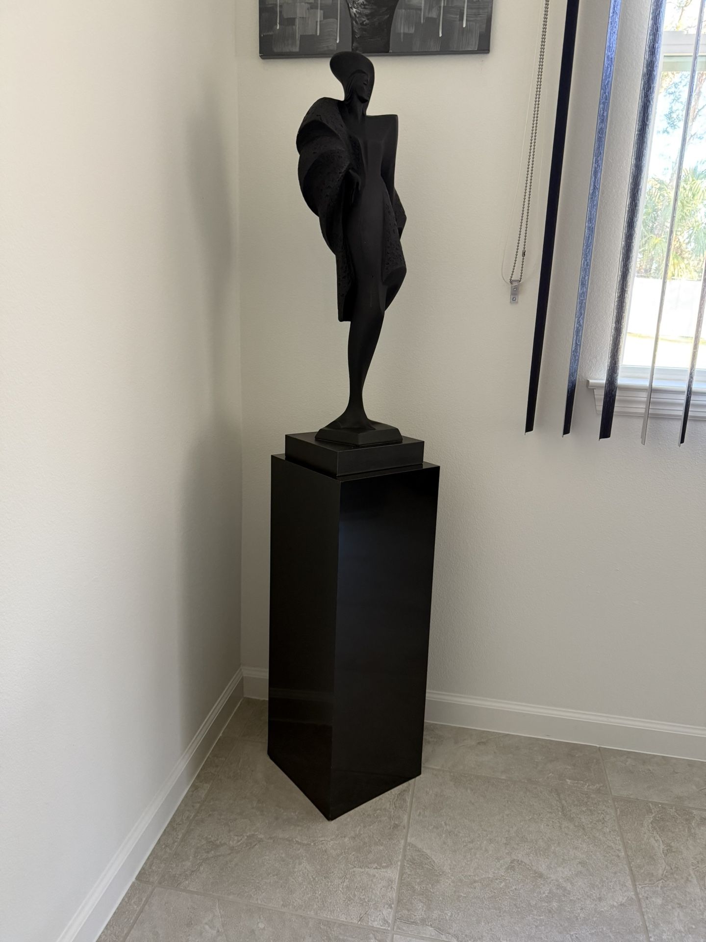 Beautiful Black Statue And Stand