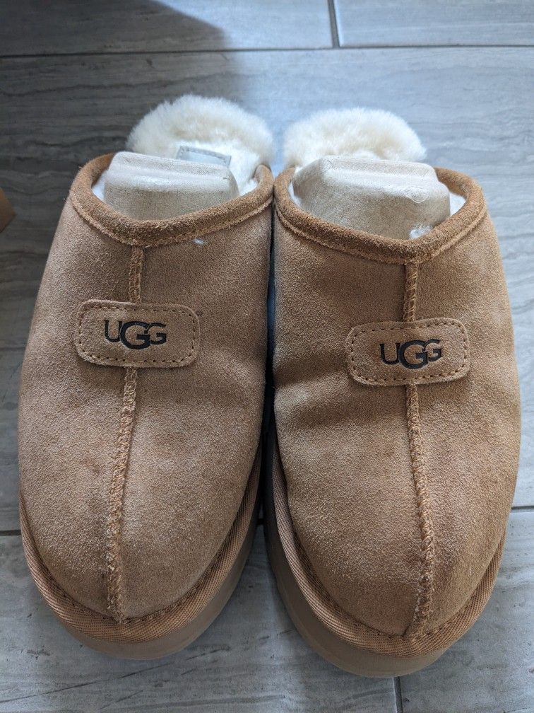 UGG Slippers Size 7