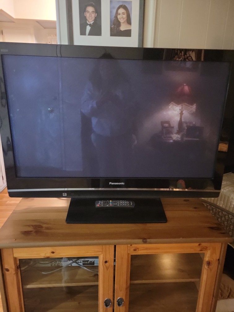 Panasonic TV & WOOD TV STAND