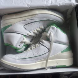 Jordan Retro 2 Lucky Green 