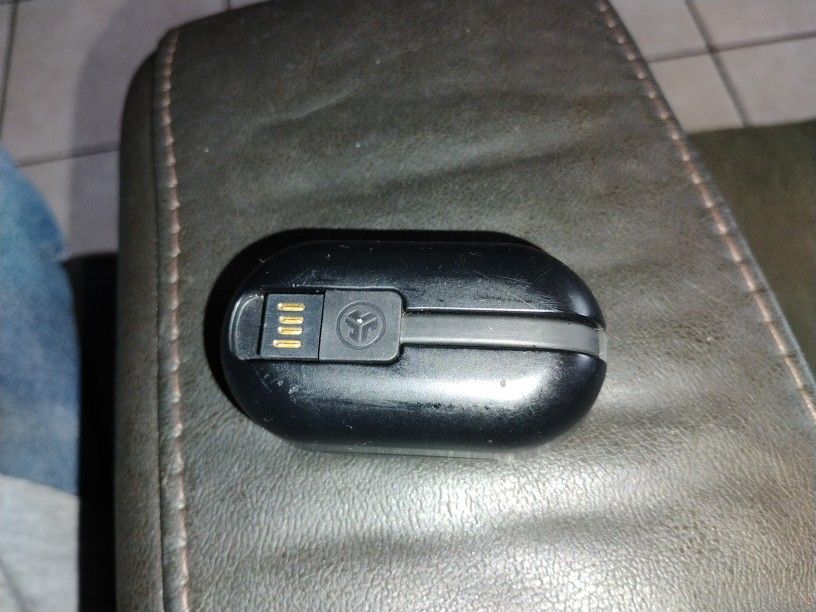 For Sale The Bluetooth Headphones Work Good And Good Bass