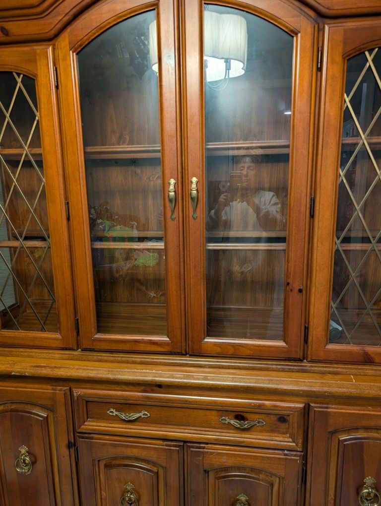 FREE COMPLETE DINING SET.