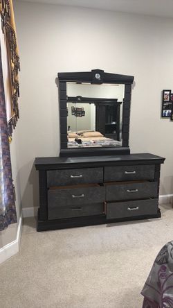 Black Dresser with Mirror and 6 Drawers