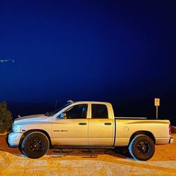 2004 dodge ram 1500 5.7 Hemi