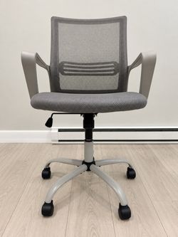 Mesh Swivel Office Chair with Armrests