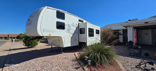 Title: 2007 Forest River Wildcat WCF32 (32QBBS) - 32ft 5th Wheel Bunkhouse