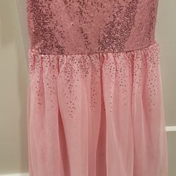 Beautiful dress size M (7-8)