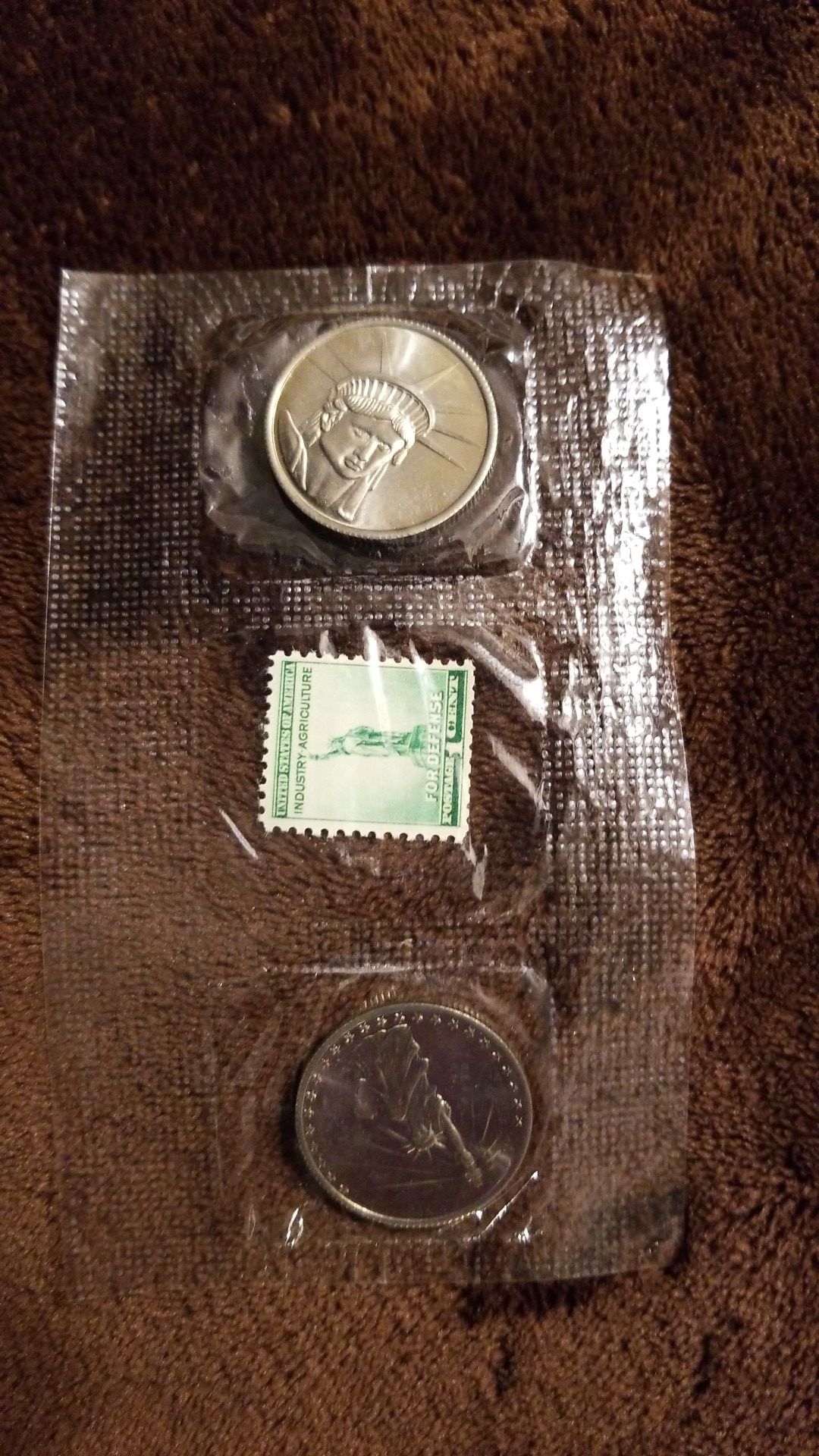Statue of liberty coin set with stamp