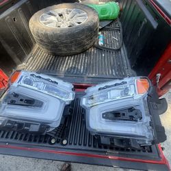 headlight for a Chevrolet 2023 Silverado 1500