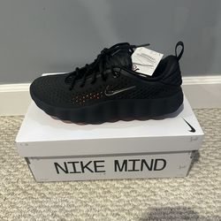 Nike Mind 002 black hyper crimson