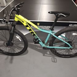 Trek Marlin 5 Small Frame 29" Tires