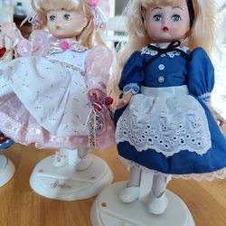 Effanbee dolls vintage 1990s, lot of 6 used condition

All dolls are in used condition, kept on display until stored
Includes 5 stands

From left to r