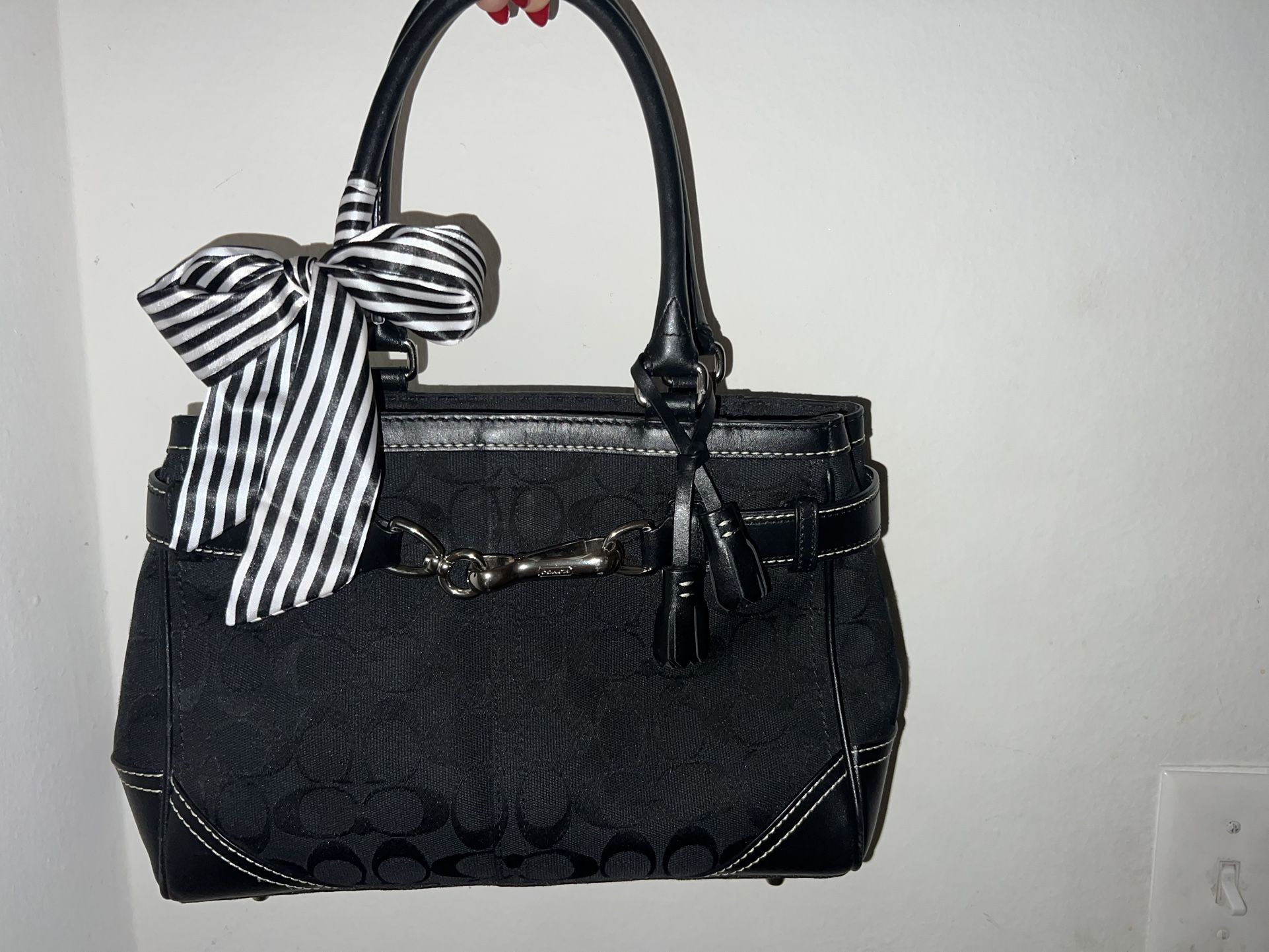 Vintage COACH F10508 Hampton Signature Tote Bag/Handbag -Black Canvas Leather
