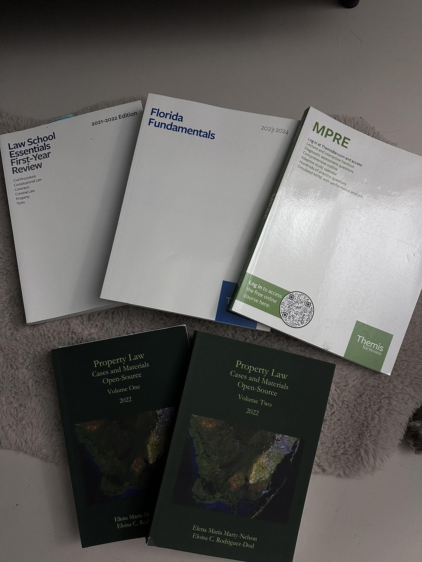 Assortment of Law school textbooks/ essential review books/ MPRE