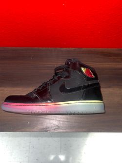 Jordan 1 mid size 7 women’s