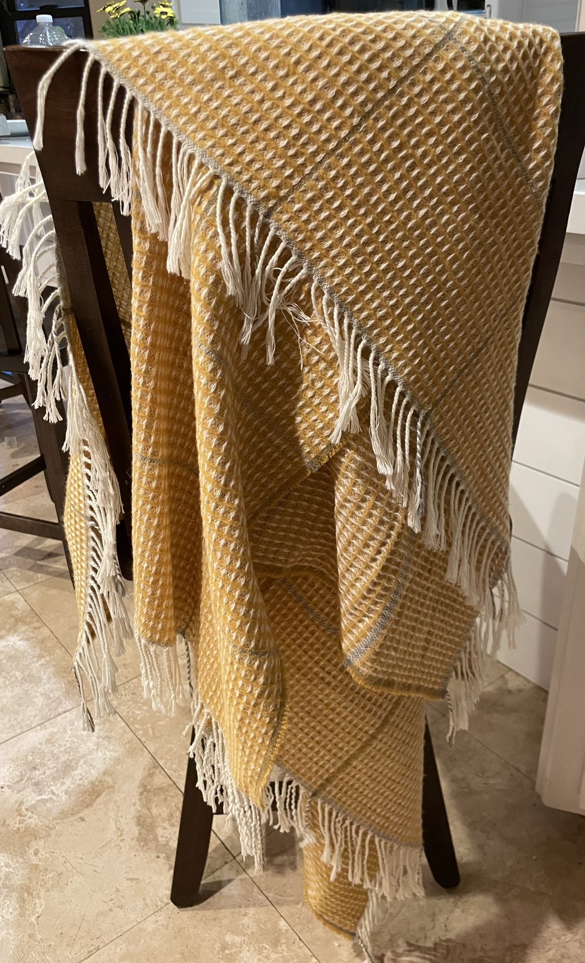 Gold Nido Notte Italia Throw Blanket