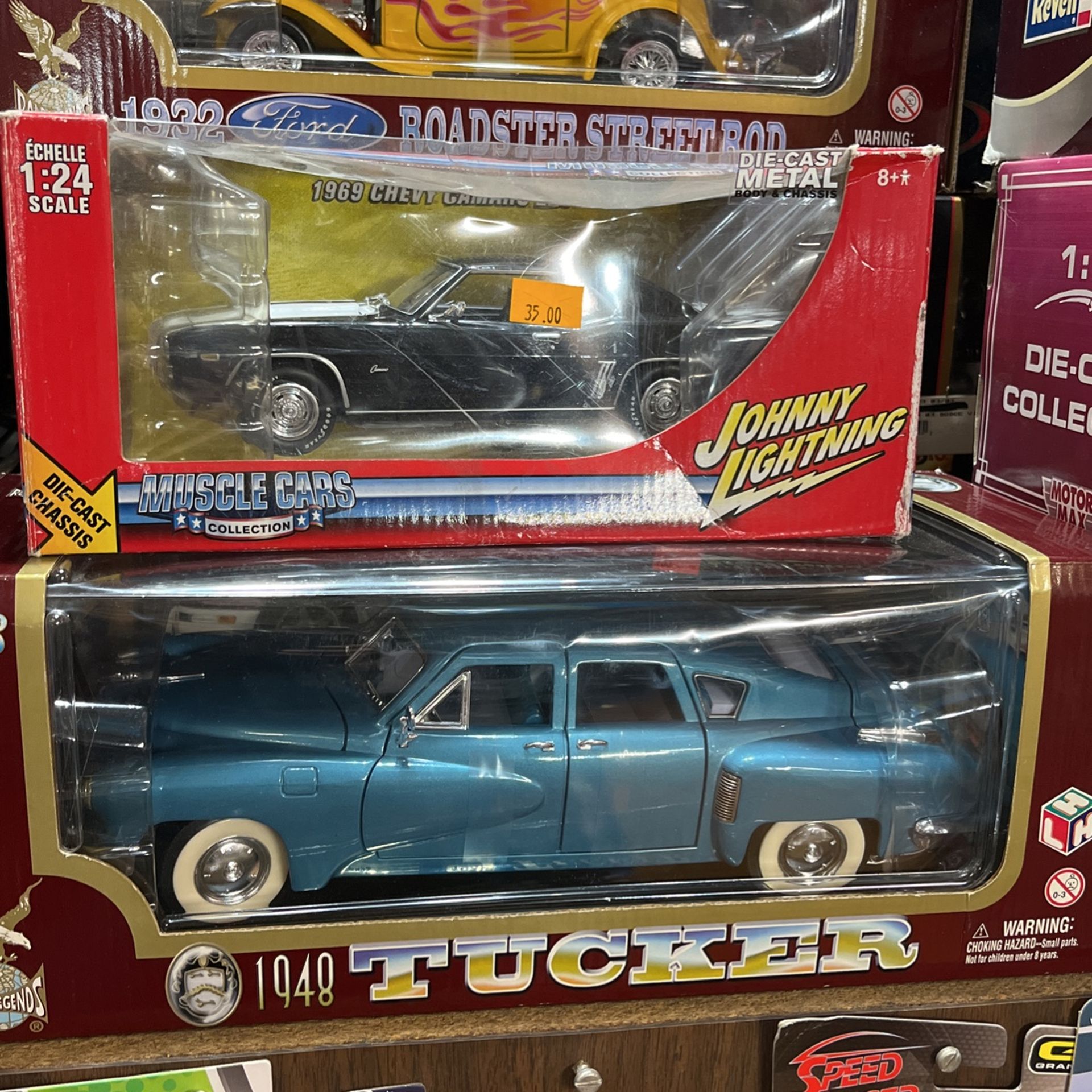 Signature 1/18 - Tucker Torpedo 1948 Beige - Miniature Diecast Neuve