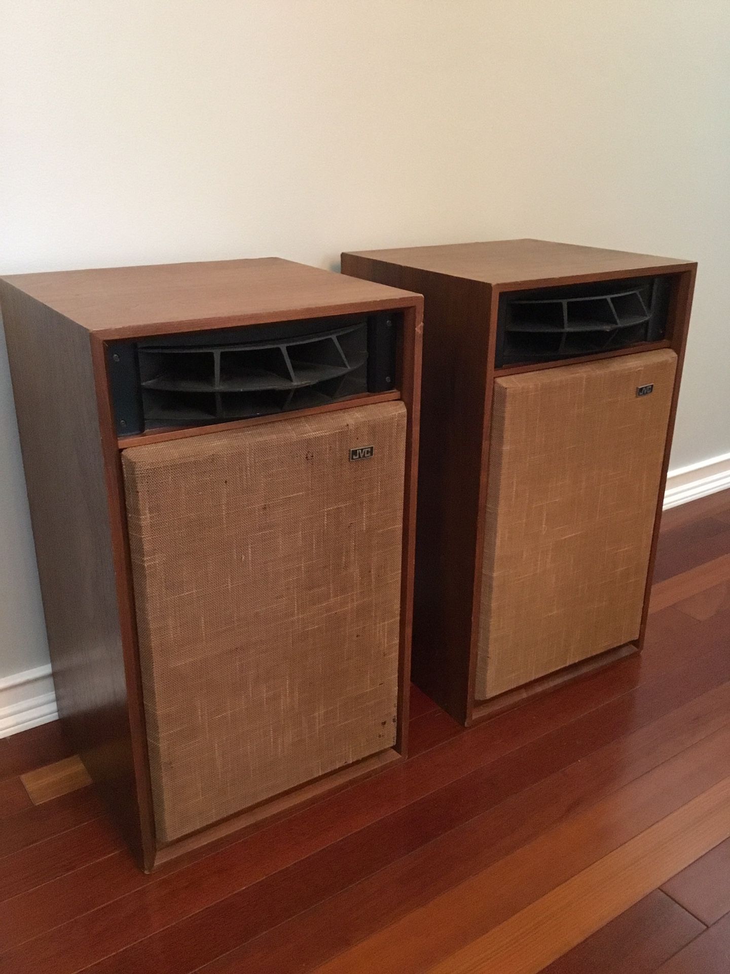 VINTAGE JVC VS-5342 STEREO SPEAKERS