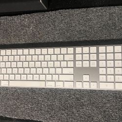 Apple - Magic Keyboard full size with Numeric Keypad A1843