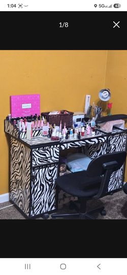 NAIL DESK