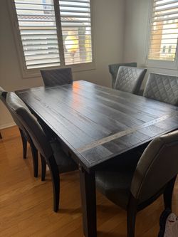 Dining room table 6 chairs