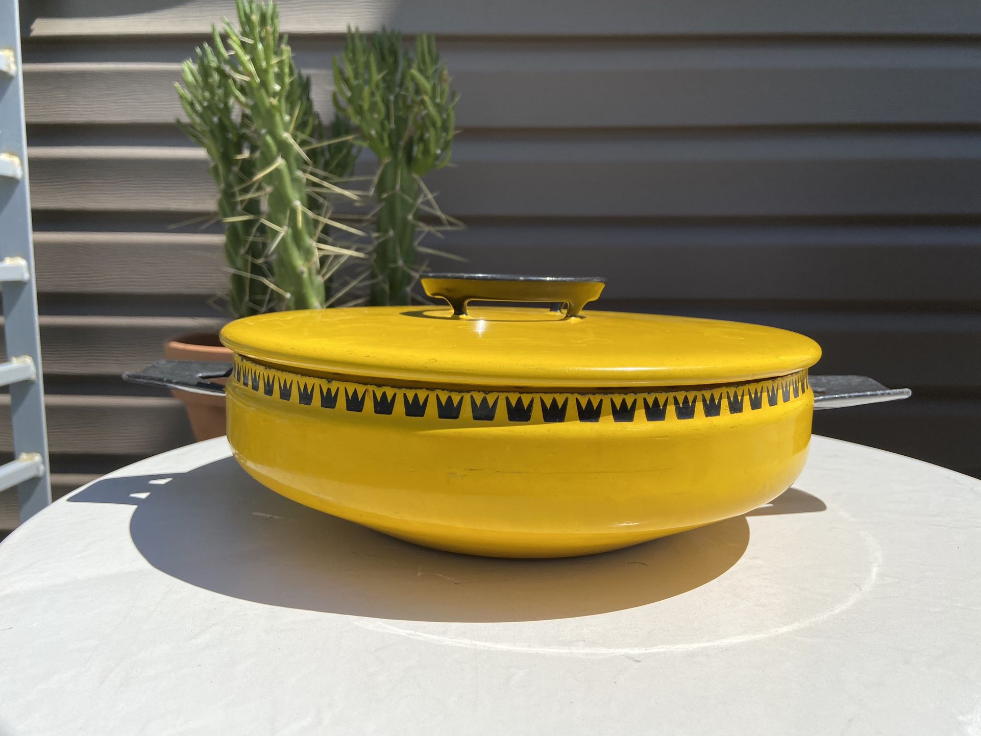 Vintage Mid Century Modern Enamel Pot
