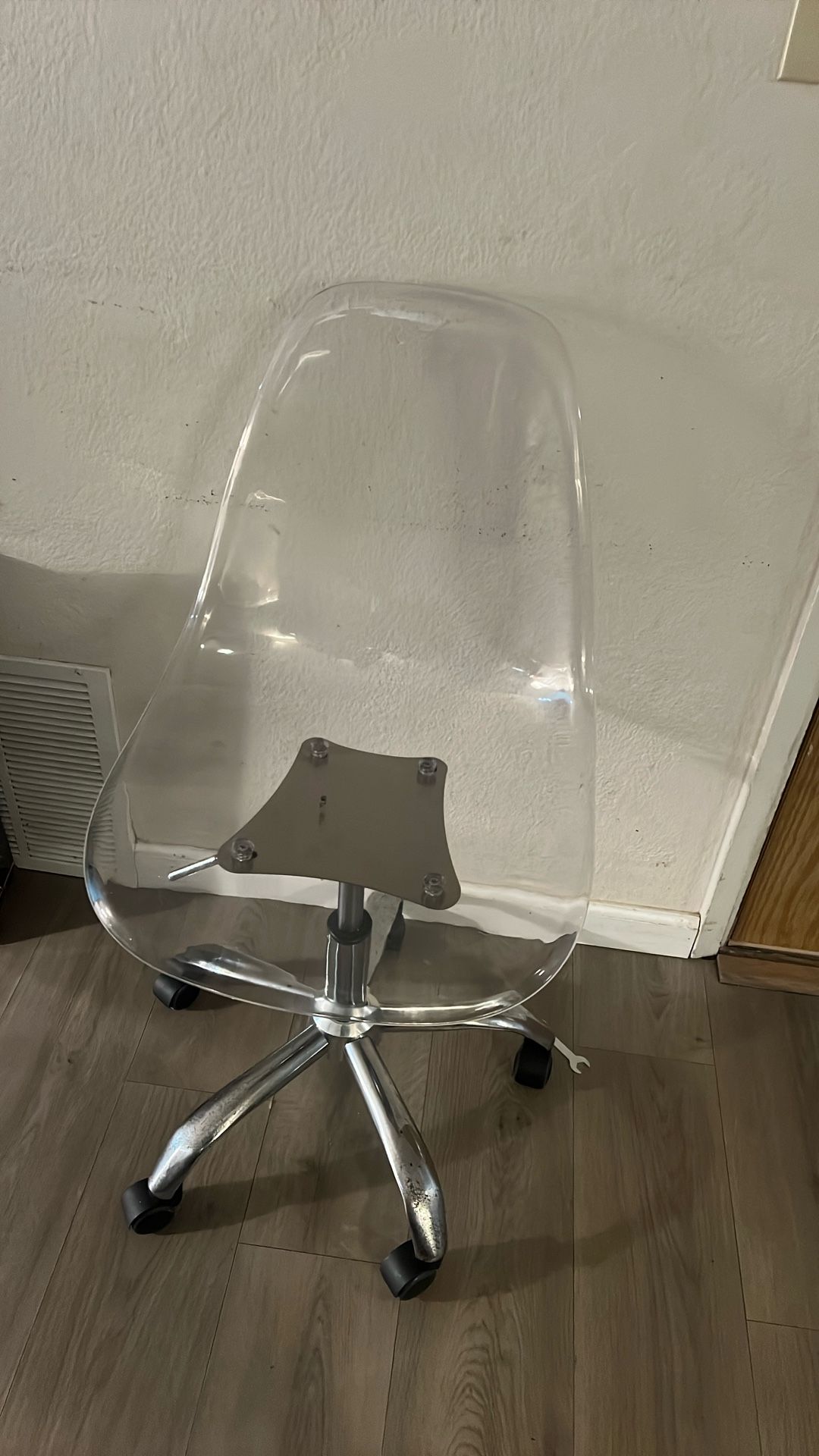 Rolling Plastic Clear Chair 