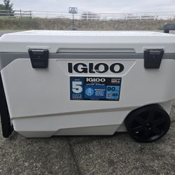 Igloo Rolling Cooler 90 Qt