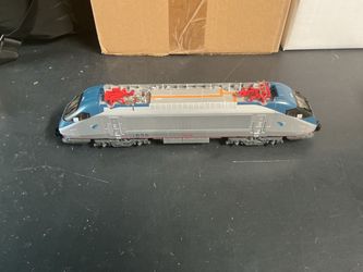 O Scale Amtrak Genesis Locomotive & 2 Passenger Cars – 4-Piece Train Set
