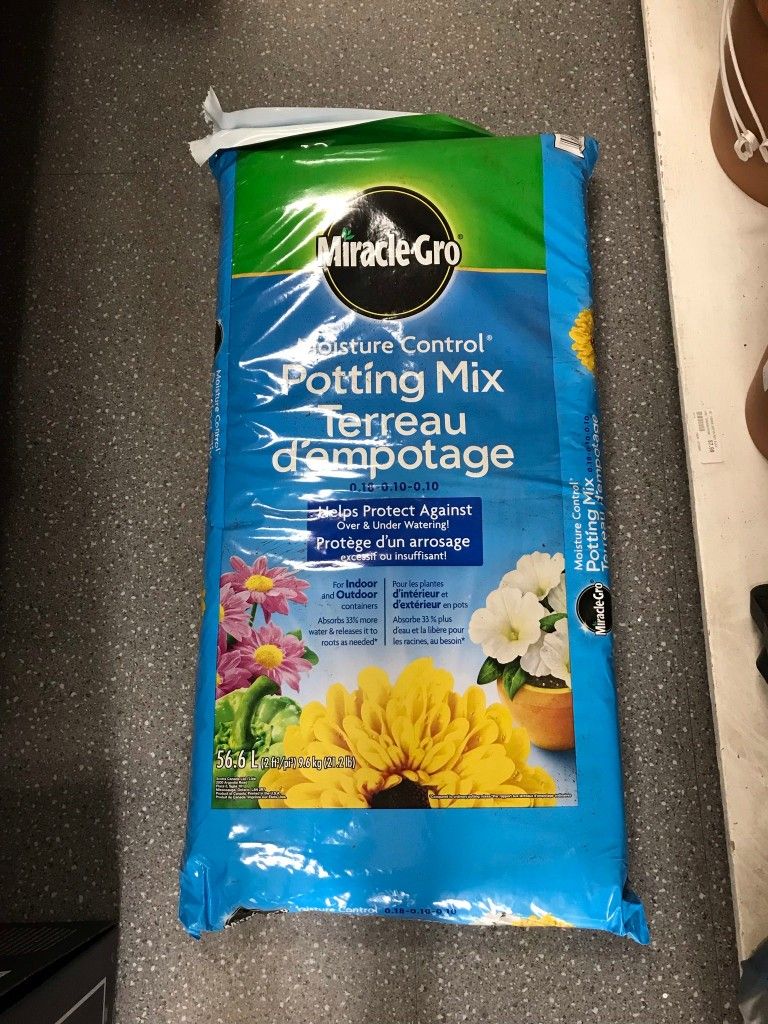Miracle Grow Moisture Control 50 Quarts