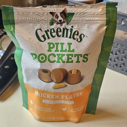 Greenie Pill Pockets dog treats, Capsule Size, Chicken