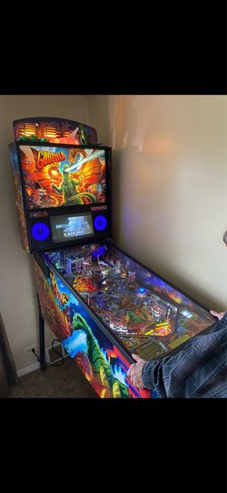 Godzilla pinball machine