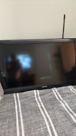 40 in Samsung mounting bracket included!