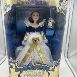NEW Vintage Mattel Disney's Snow White Holiday Princess Barbie 1998