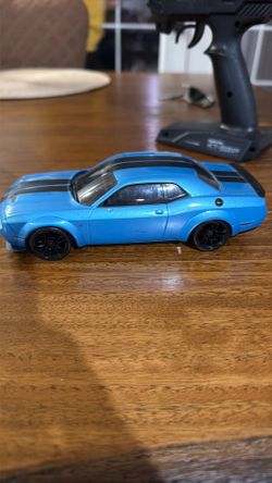 Kyosho mini z dodge challenger
