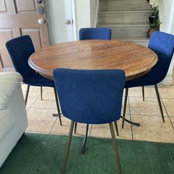 BEAUTIFUL DINING TABLE WITH 4 CHAIRS GOOD WOOD 