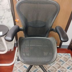 Herman Miller Aeron Chair Size B 