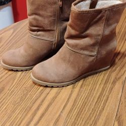 Womens Airwalk Wedged Faux Suede Ankle Boots w/ Faux Fur Lining - Size 7.5