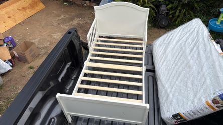 Toddler bed