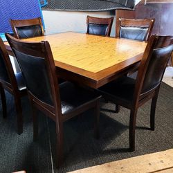 Nice Oak Table And Chairs