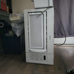 GE Hotpoint Microwave. Works Great, Front Glass Broke.