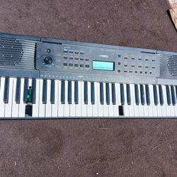 YAMAHA Piano Keyboard. READ.