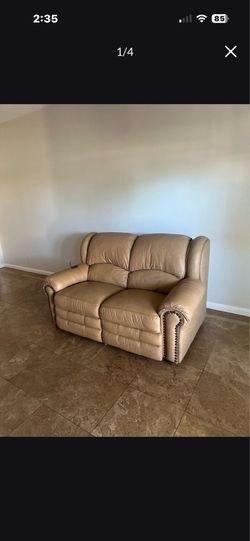Leather loveseat recliner