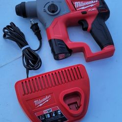 Milwaukee M12 Rotary Hammer 