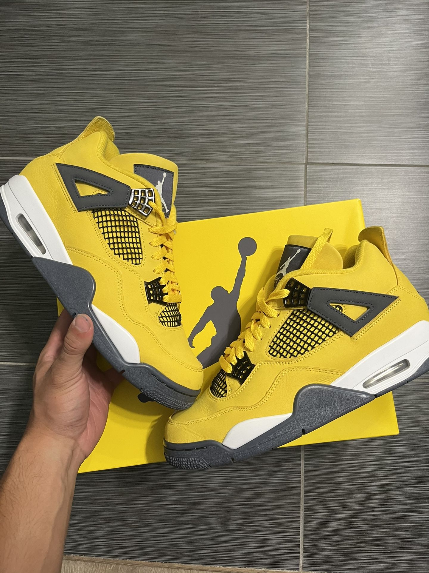 Air Jordan 4 Lightning Size 10 Mens